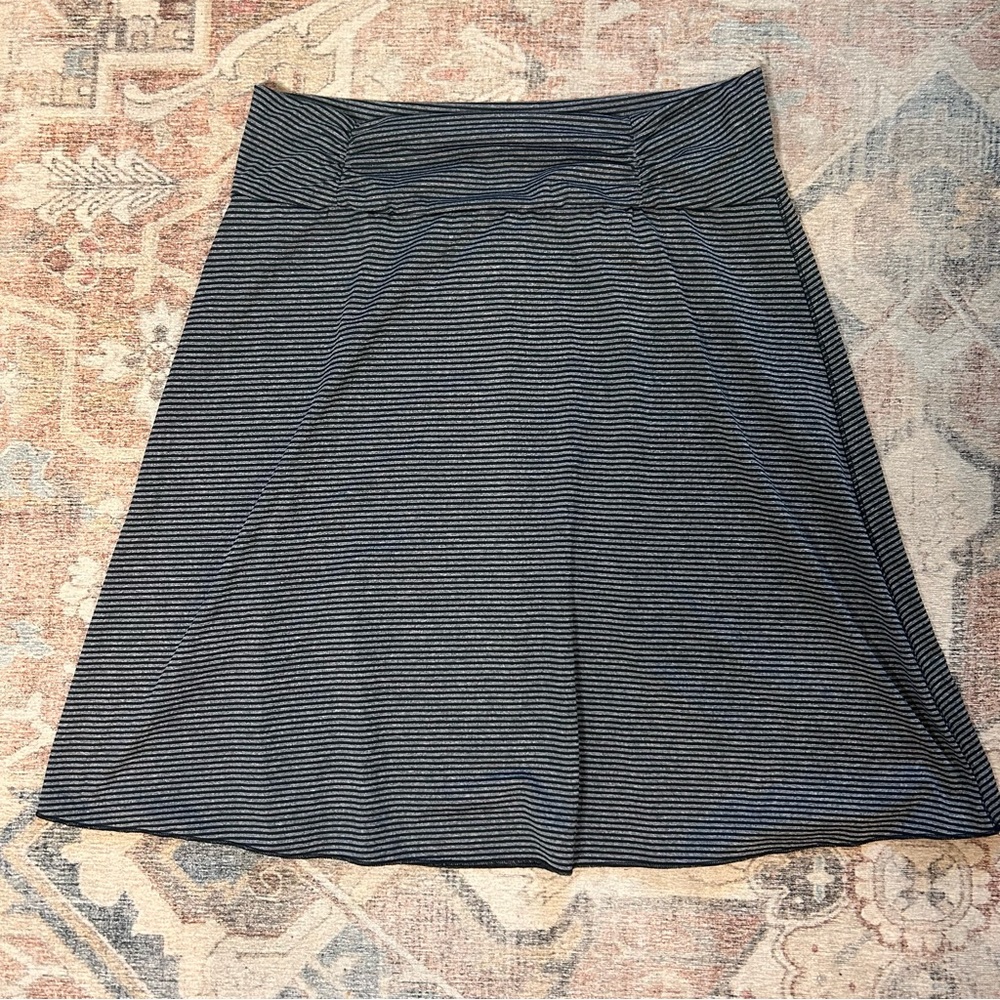 Tranquility Skirt Womans L Dark Gray Small Stripes Shirt - Picture 3 of 8